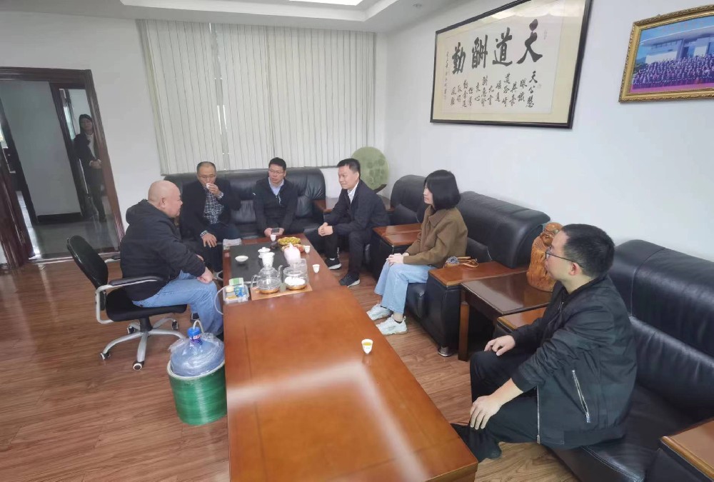 漳平市人民政府黨組成員，副市長程瀟坦同志等一行五人，蒞臨福建瑞森新材料股份有限公司指導(dǎo)參觀